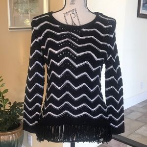 Knitted blouse / sweater